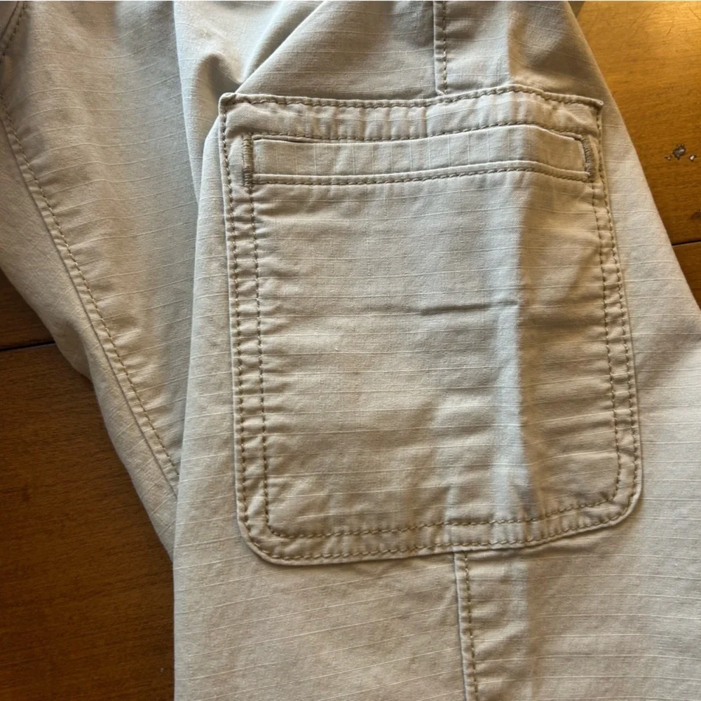 Eddie Bauer Women’s Tan Cropped Capri Cargo Pants Size 6